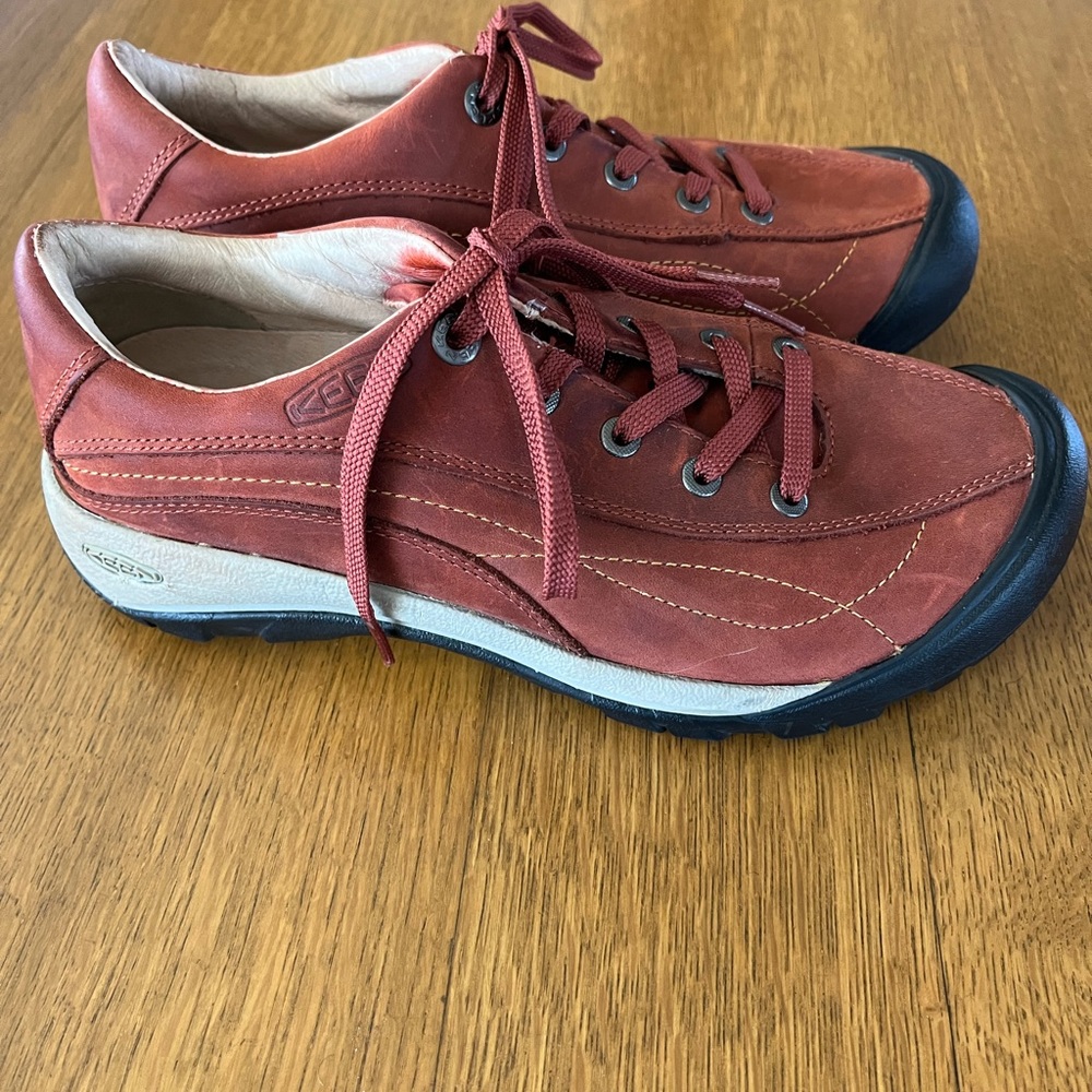 KEEN Toyah very light worn.